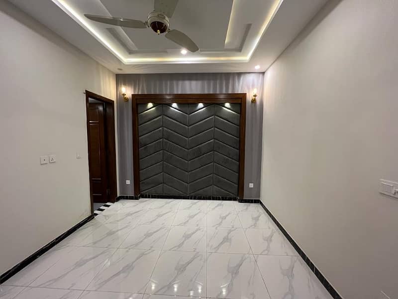 10 Marla upper portion House Available For Rent in Lowest Price at Bahria Town Lahore Lahore 8