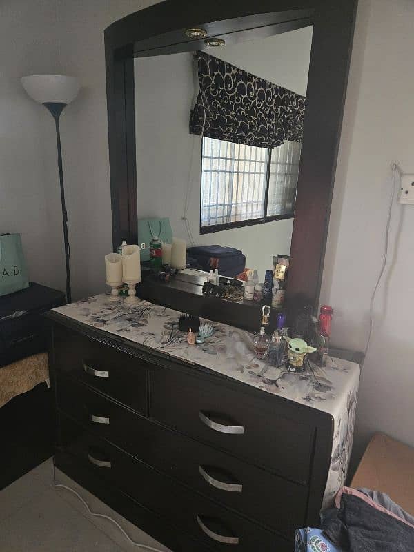 dressing table and storage bench 0