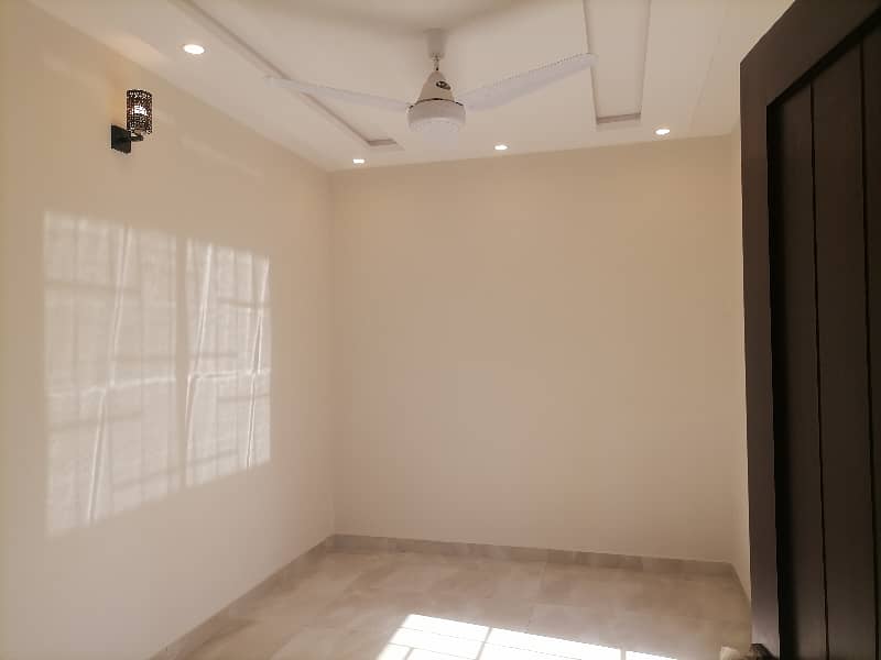 Perfect 1 Kanal House In Divine Gardens For Rent 8