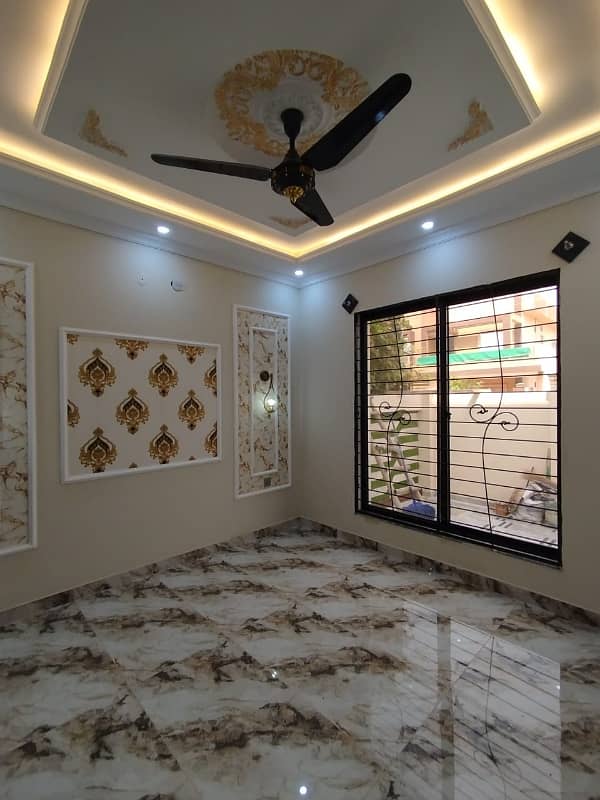 Get Your Hands On Prime Location House In Lahore Best Area 3