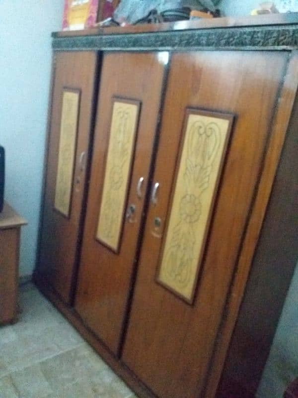 4 Pic bed room set for sell 03132166278 0