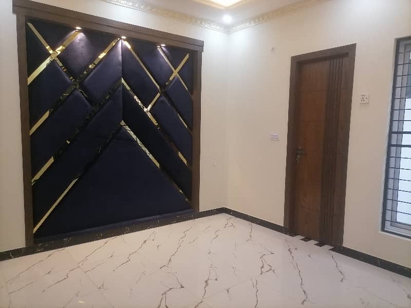 Ideal Prime Location 5 Marla House Available In Central Park - Block A1, Lahore 10