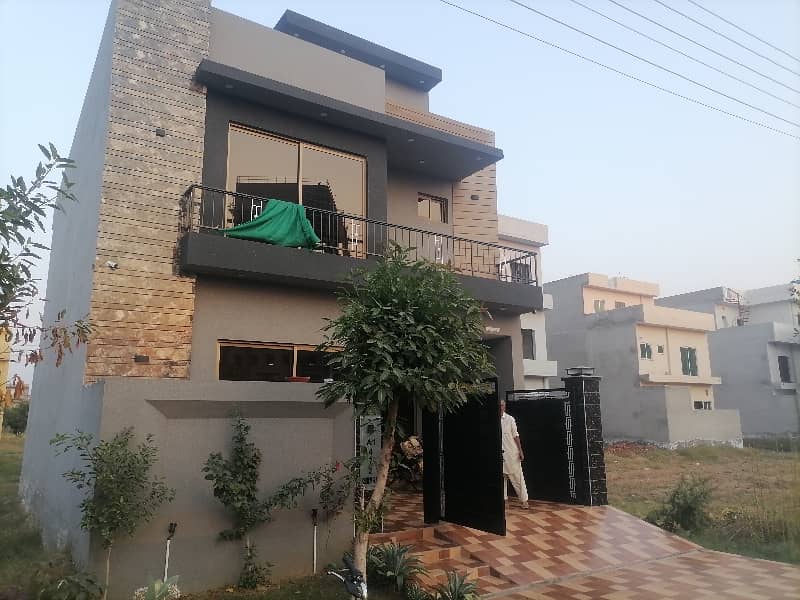 Ready To Buy A Prime Location House In Central Park - Block A1 Lahore 1