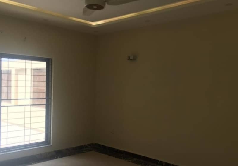 01 KANAL DESIGNER LUXURY UPPER PORTION AVAILABLE FOR RENT 8