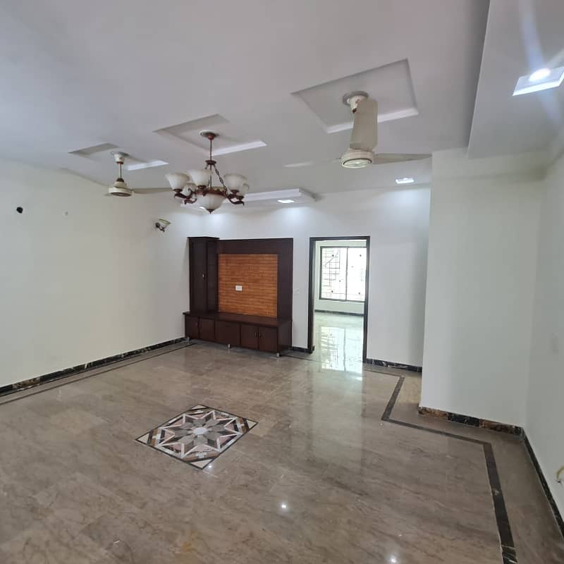 10 marla Full hous new type for rent wapda Town ph1 block k3 1