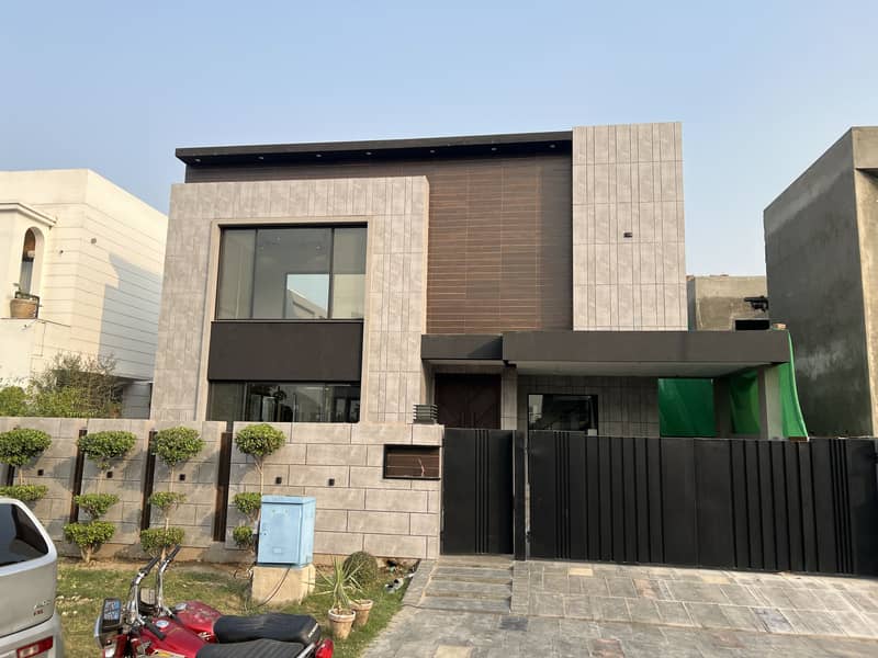 Dha Kanal Banglow Mazhar Munir Design available For Rent 1