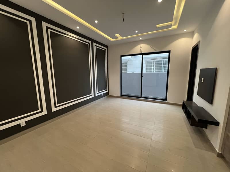 Dha Kanal Banglow Mazhar Munir Design available For Rent 19