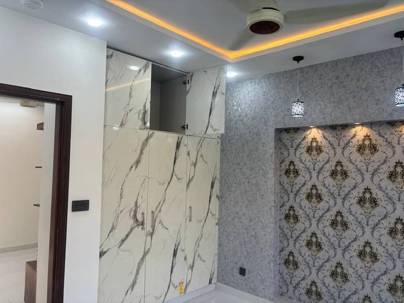 Dha Kanal Banglow Mazhar Munir Design available For Rent 25