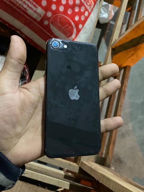 iPhone SE 2020 3