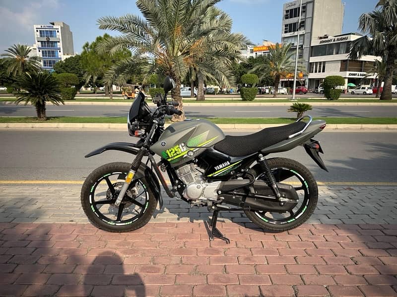 Yamaha YBR-G top of the line variant 2024 model, 2500kms driven only 8