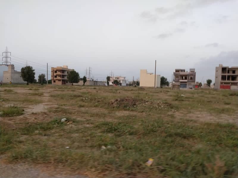 120 Sq Yard GOOD LOCATION Transfer Plot In BLOCK 3 SAADI GARDEN 6