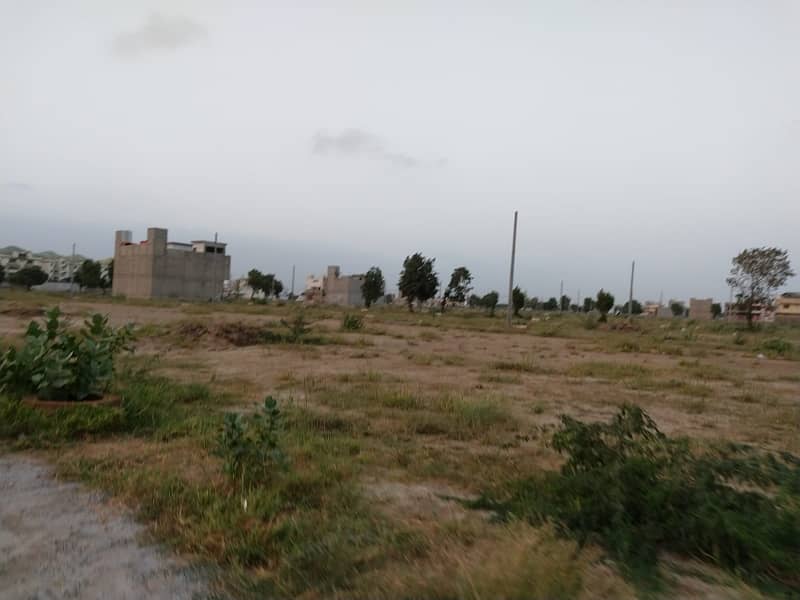 120 Sq Yard GOOD LOCATION Transfer Plot In BLOCK 3 SAADI GARDEN 9