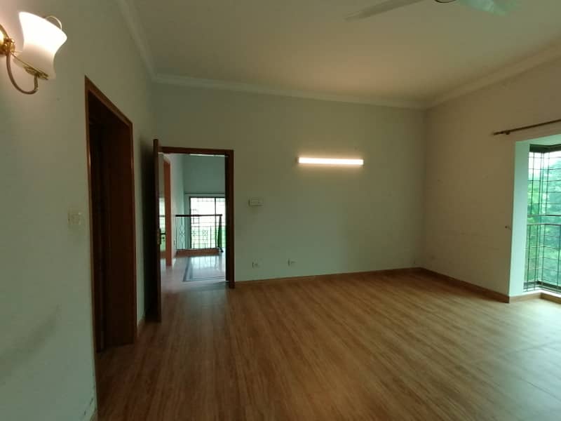 DHA 1 Kanal Facing Park Ideal Upper Portion For Rent In Phase 1 10