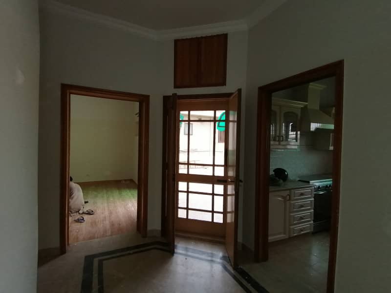 DHA 1 Kanal Facing Park Ideal Upper Portion For Rent In Phase 1 11