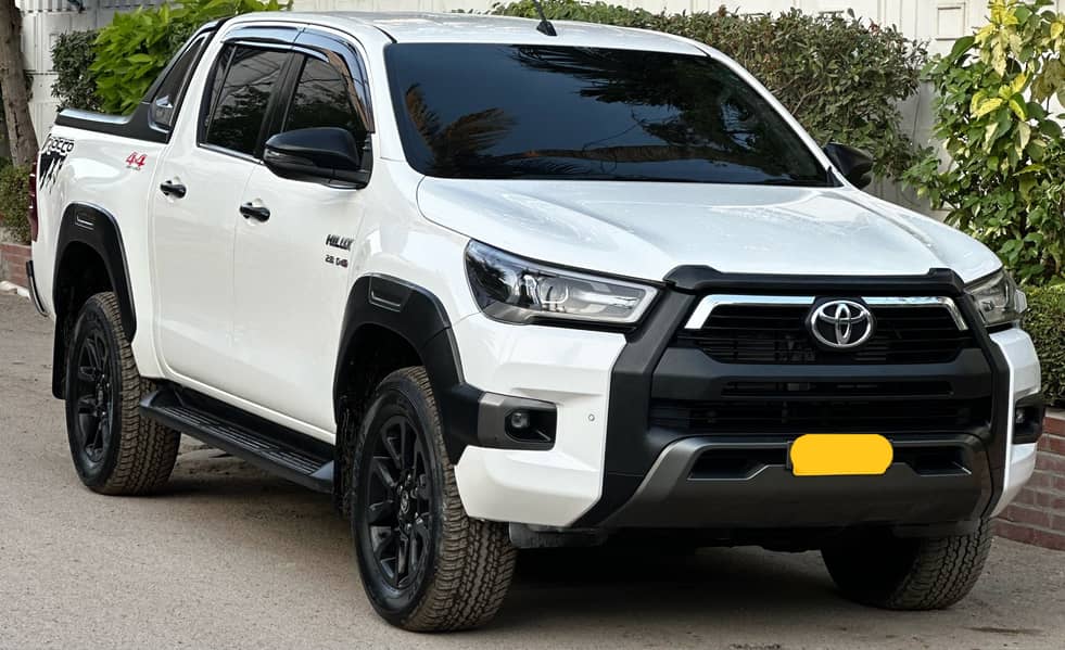 Toyota Hilux 2022 1