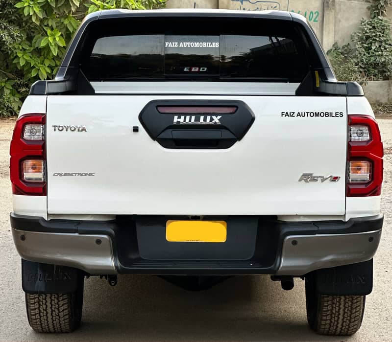 Toyota Hilux 2022 3