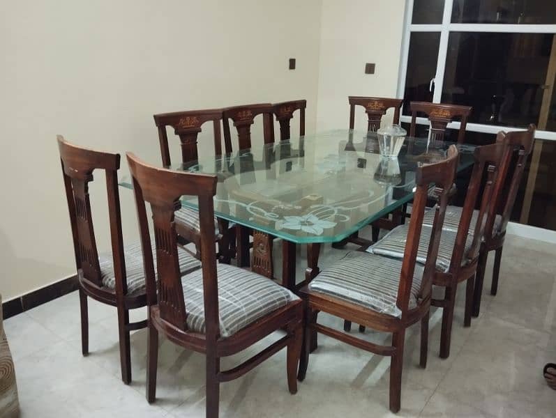 Dining table 0