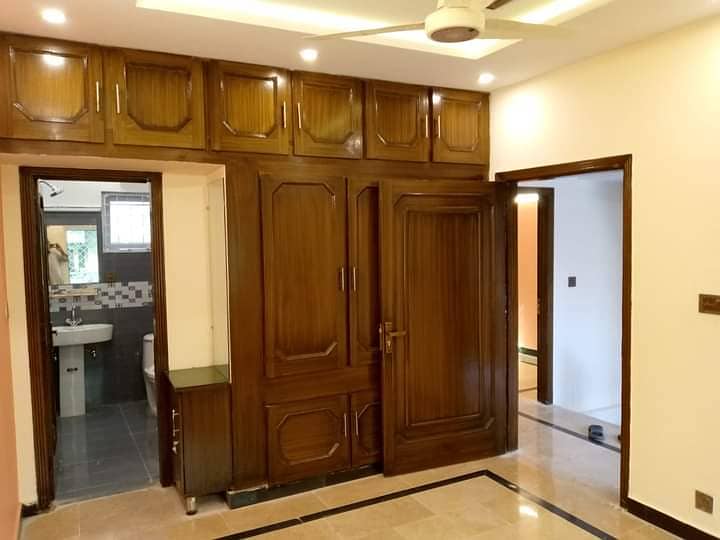 F 11 Stylish Upper Portion With Servant Room 30*70 1