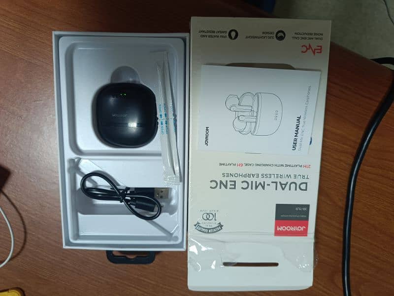 JOYROOM Jr-tl11 wireless earphones type c water resistant good cond 4