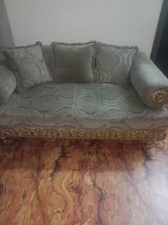 one year used sofa set in good condition