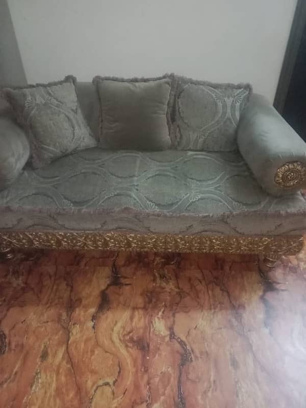 one year used sofa set in good condition 0