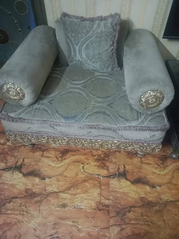 one year used sofa set in good condition 2