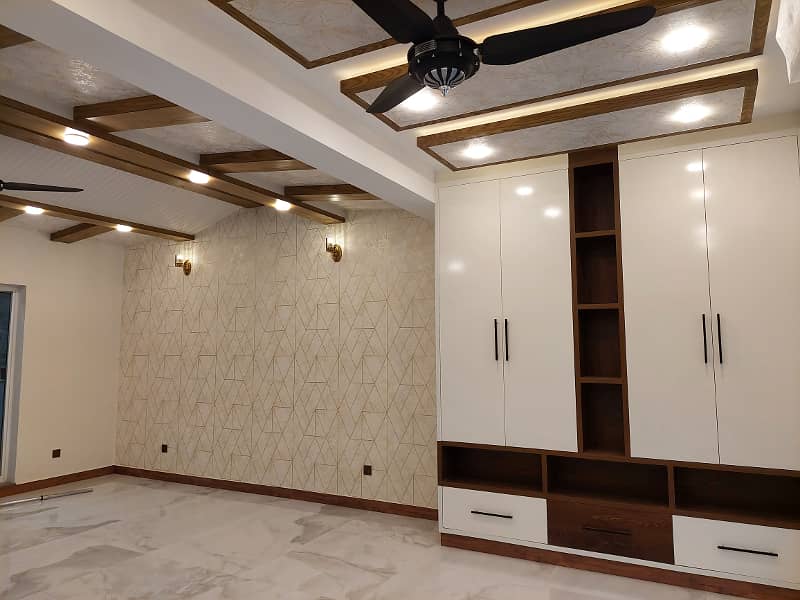 DON'T Miss This 1 Kanal Luxury House In Bahria Town ( Gas Meter Installed ) 18