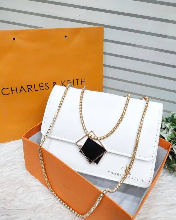 Stylish Women's White Leather Crossbody Bag With Chain 2