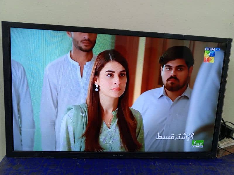 Original Samsung LED TV 32 Inches Simple Made in Egypt With Remote 2