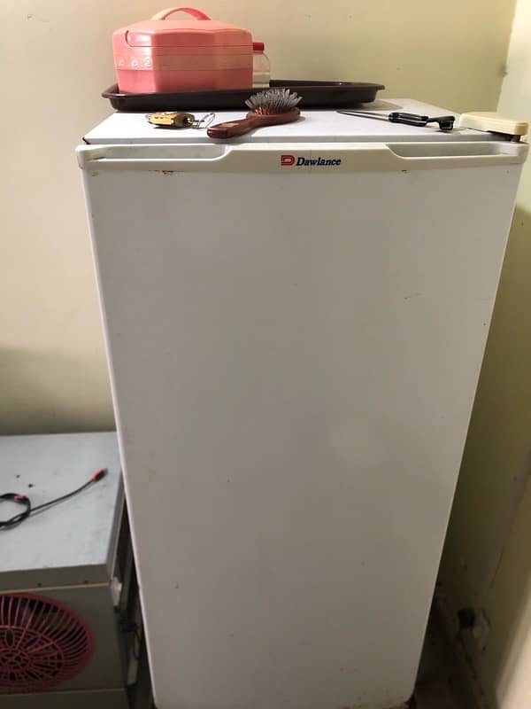 Medium size fridge/ Refrigerator 0