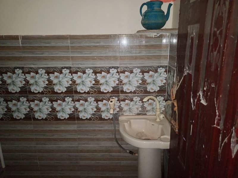 450 Square Feet Flat For sale Is Available In Allahwala Town 18