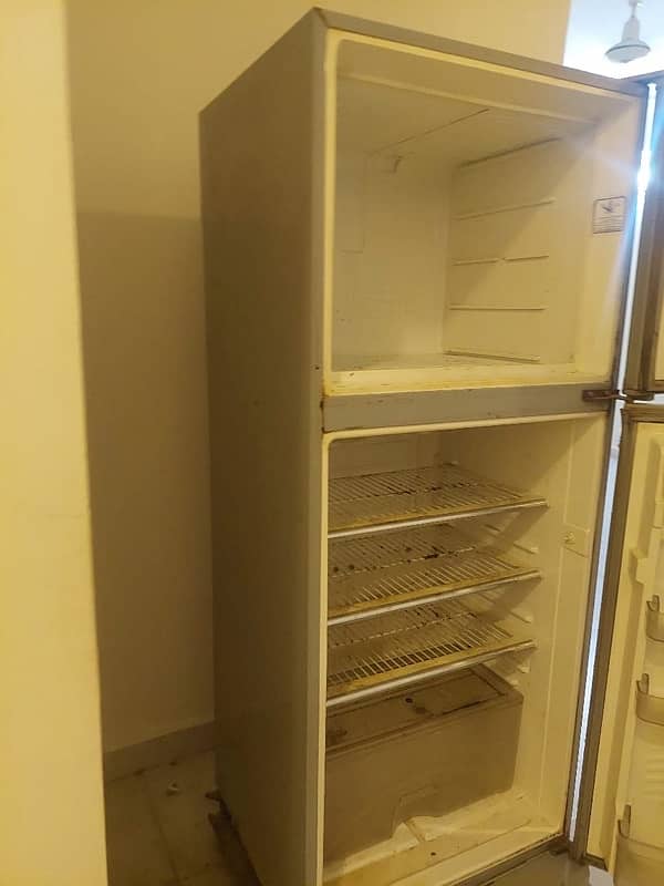 Dawlance Used Fridge Good Condition 3