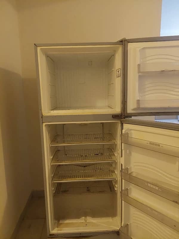 Dawlance Used Fridge Good Condition 4