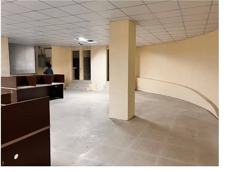 Investment Corridor And Builders Proudly Offer Area 1200 Square Feet Corporate Office Available For Rent in Main Boulevard Road Gulberg 3 Lahore 2