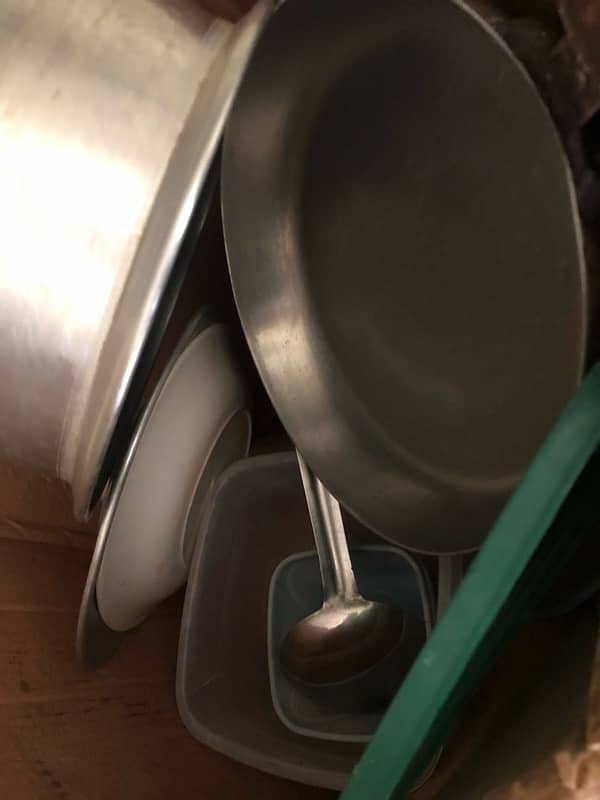 cooking cylinder2 kg plus other cooking stuff. plates, frypan, spoon 0