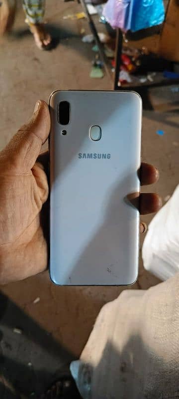 samsung Galaxy A30 phone condition saf hai 9