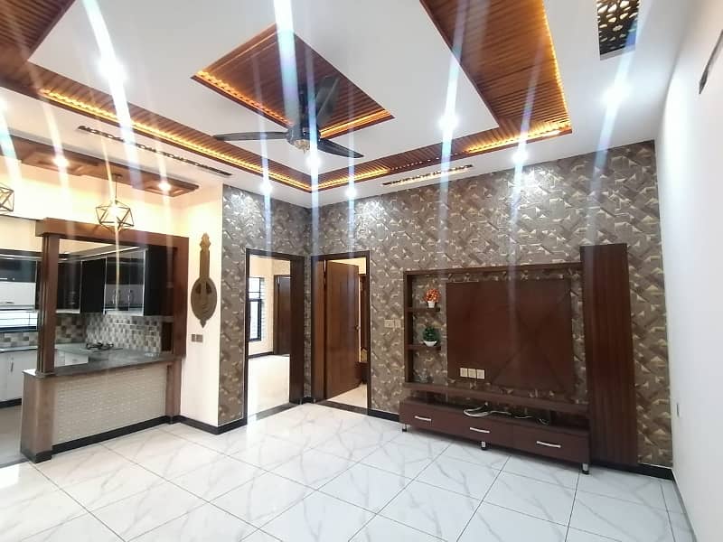 Stunning 10 Marla House For Rent In EE On 60 Feet Road In Citi Housing Gujranwala 6