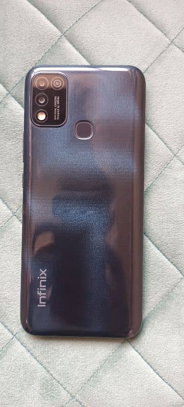 Infinix Hot 10 play 10/10 condition with original box and charger 3/32 5