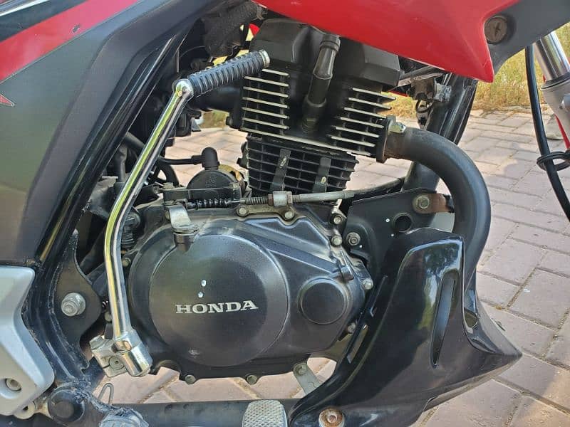 Honda CB 150F 1