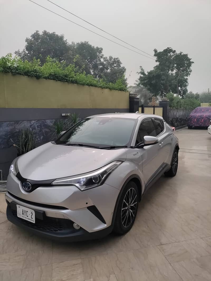 Toyota C-HR 2016 Hybrid 1