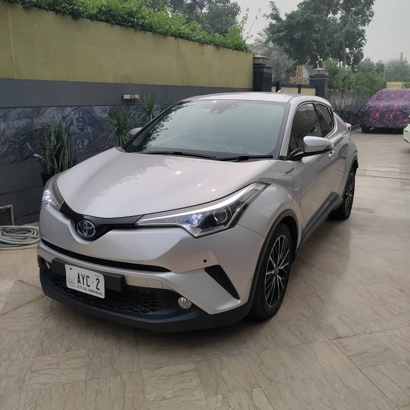 Toyota C-HR 2016 Hybrid 3