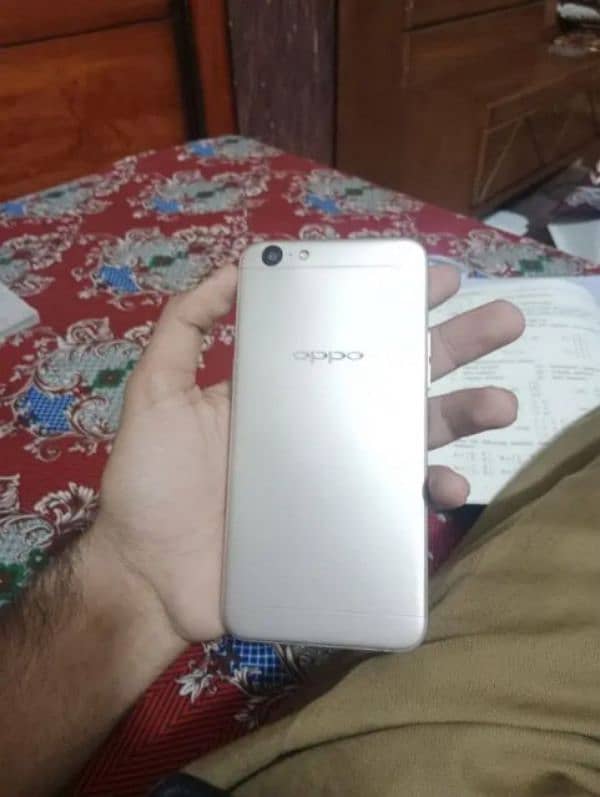 oppo A57  4 ram 64 memory 5