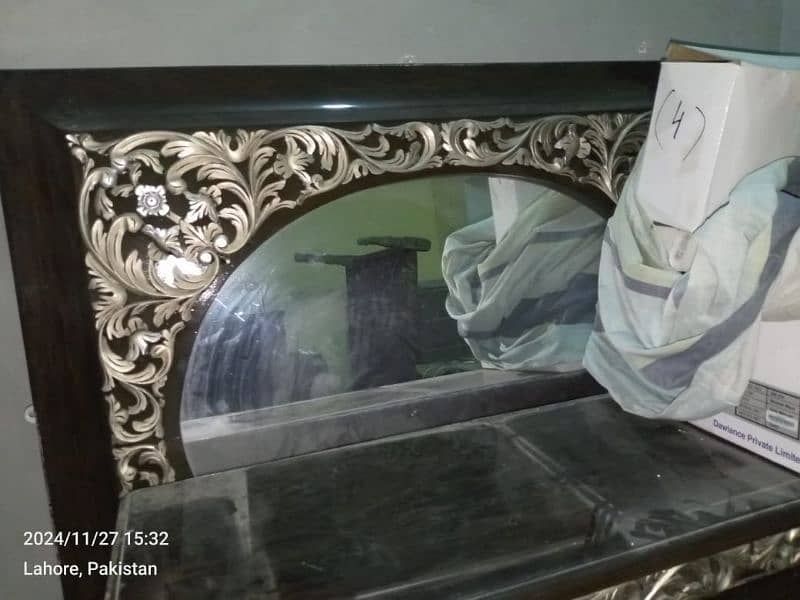 dressing table and  showcase for sale 2