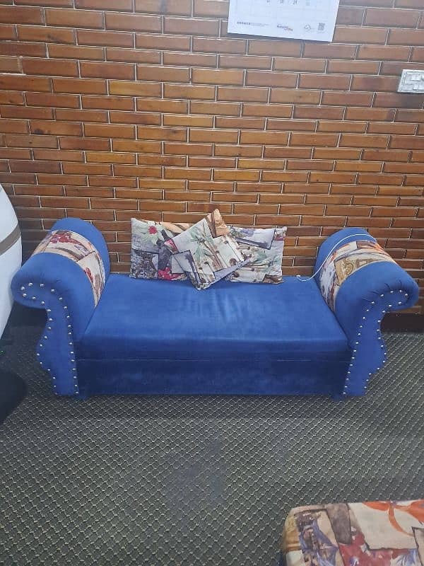 L shaped sofa for urgent sale 0