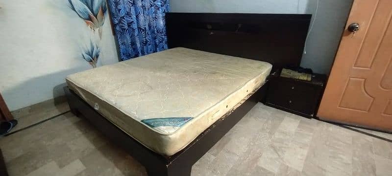 King size Bed side table 2x dressing table 1x with master mattress 0