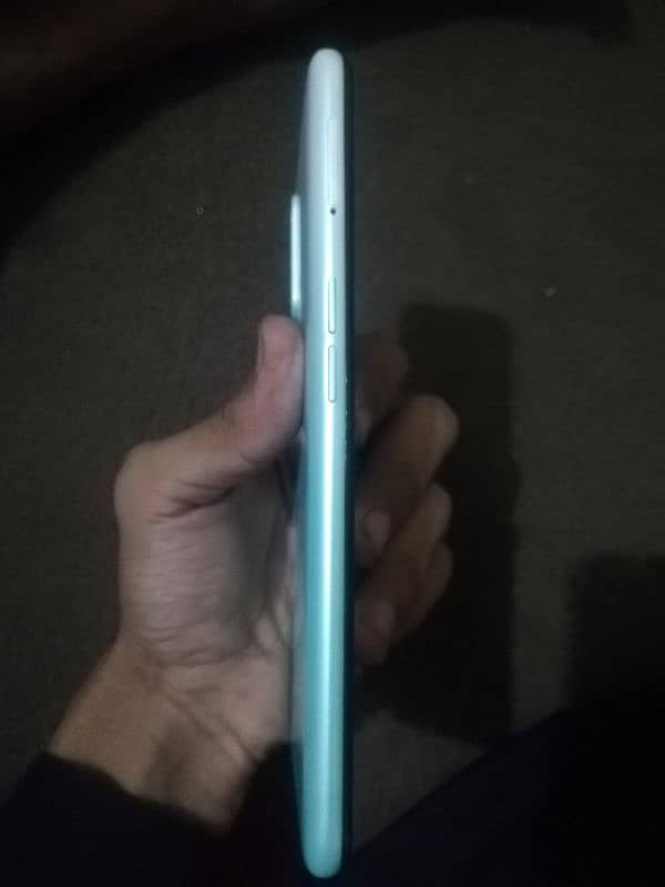 I am selling my phone OPPO a 31 box ni ha only phone and charger 2