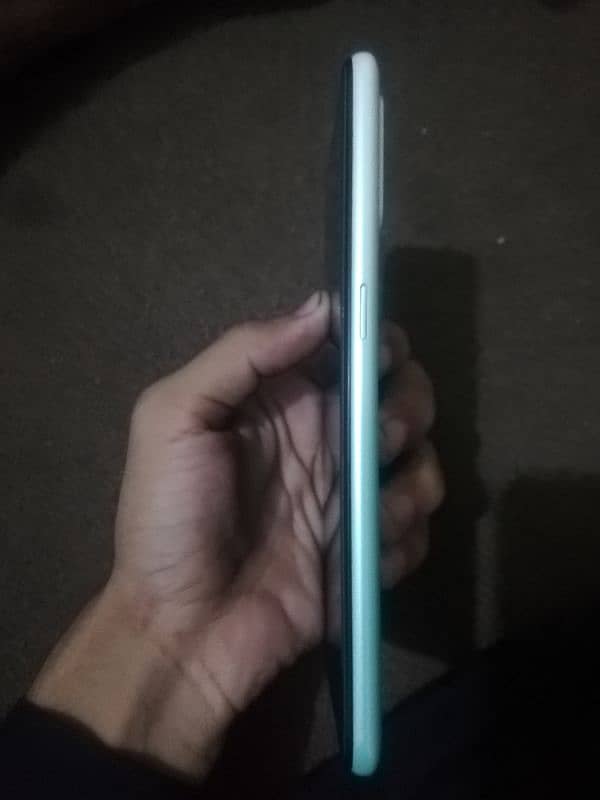 I am selling my phone OPPO a 31 box ni ha only phone and charger 3