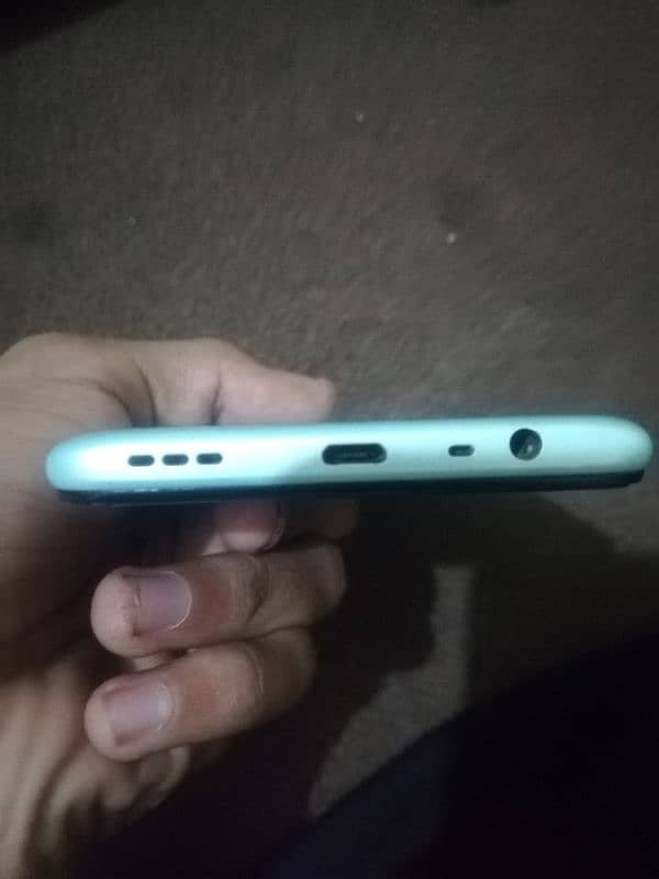 I am selling my phone OPPO a 31 box ni ha only phone and charger 4