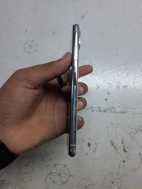 I PHONE XS MAXX NON PTA BUTT SIM WORKING 6 months se 2