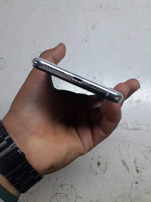 I PHONE XS MAXX NON PTA BUTT SIM WORKING 6 months se 3